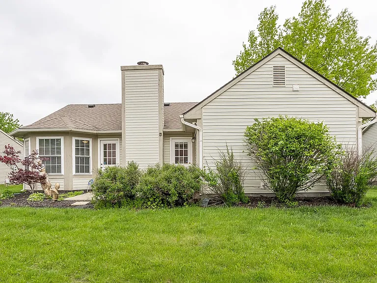 1911 Maple Park Dr — Photo 24