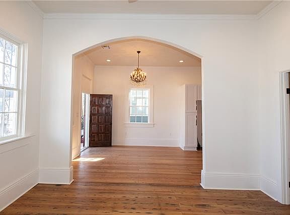 3rd image of 921 Verret St