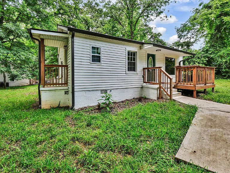 1010 Ridgecrest Dr — Photo 5