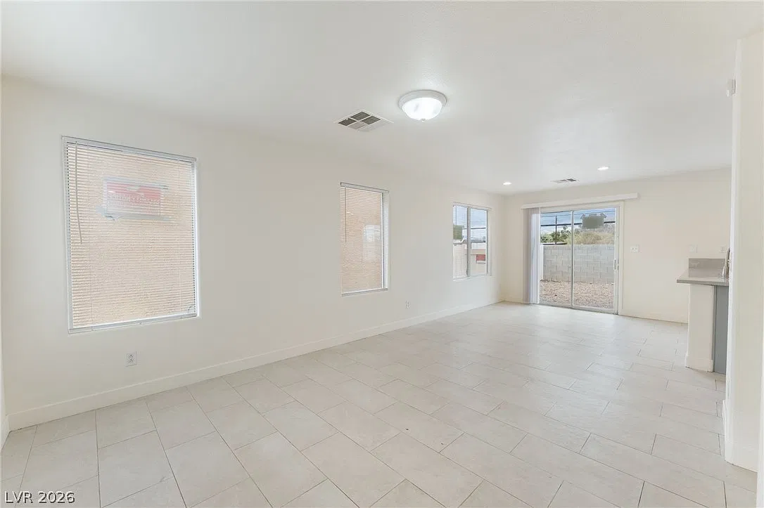 3 bed, 2.5 bath, 1310 sqft, $1,795 — Photo 4
