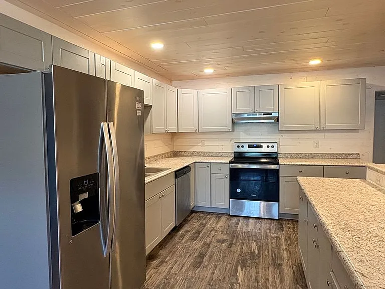 940 Julian Rd — Photo 4