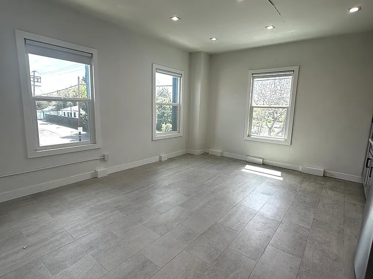 7350 Beverly Blvd #10 — Photo 2