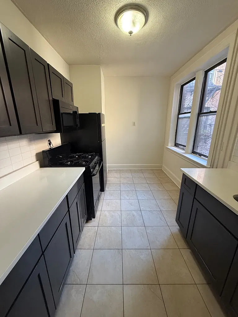 1 bed, $2,000 — Photo 1
