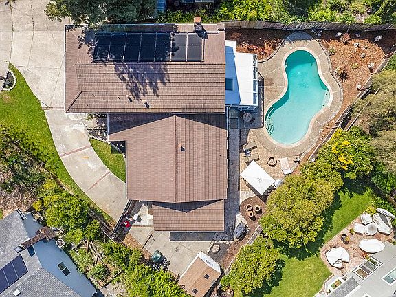 3rd image of 25 Astoria Cir