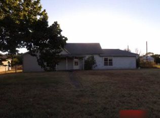 901 S 9th St, Comanche, OK 73529