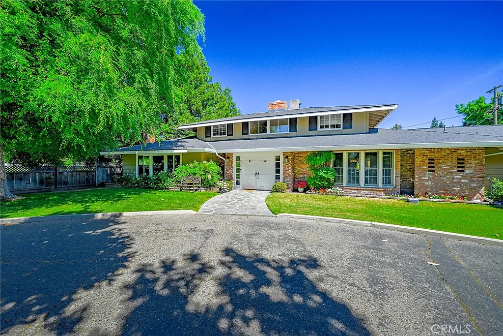 1035 E North Bear Creek Dr photo 1