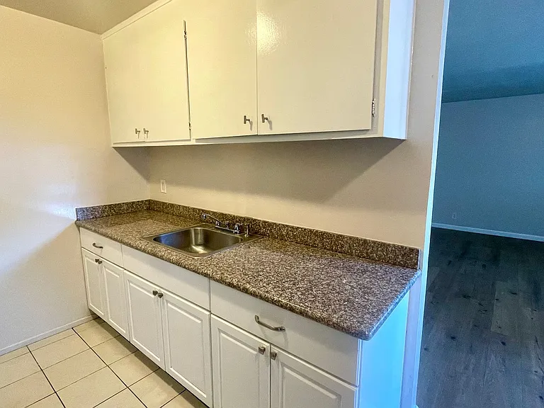 9201 Bancroft — Photo 3