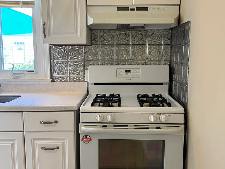 1164 Whitney Ave #J — Photo 3