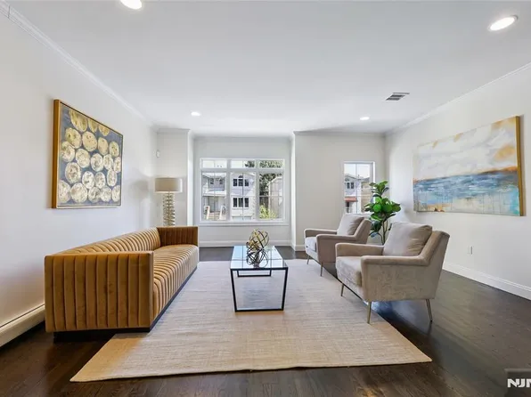 284 Knox Avenue image 4 of 12