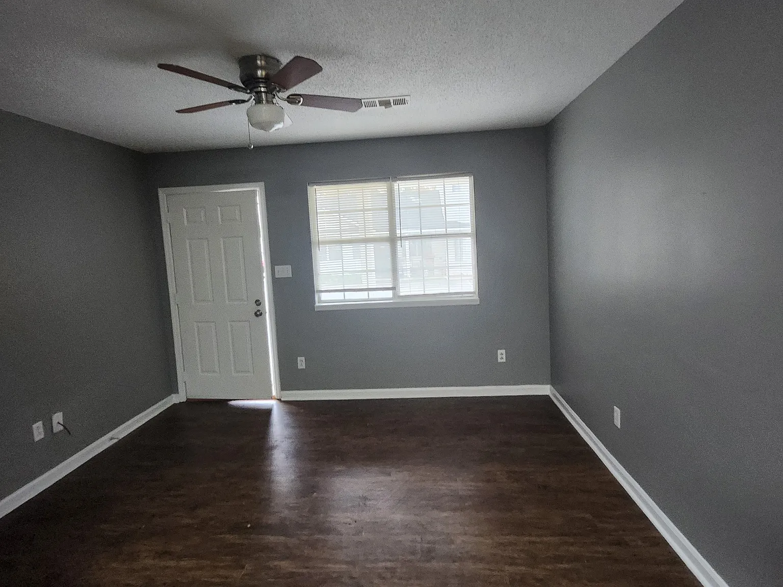 101 Thames Rd — Photo 3