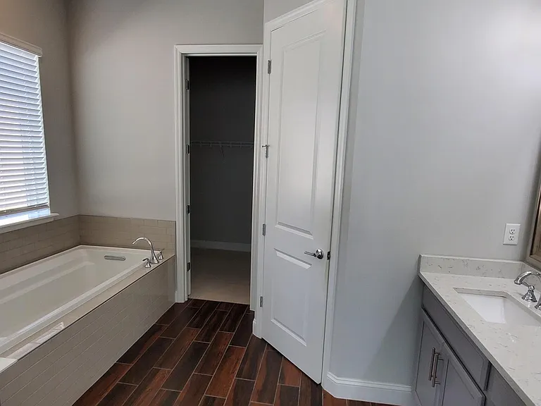 3173 Montilla Dr — Photo 27