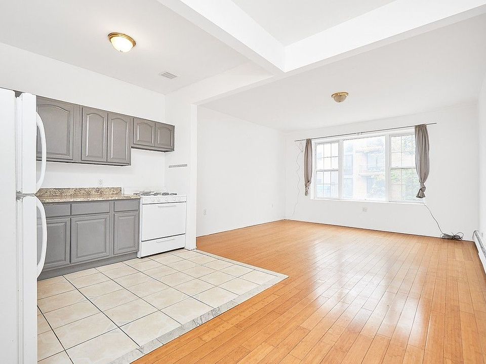 1st image of 221 Montrose Ave APT 2