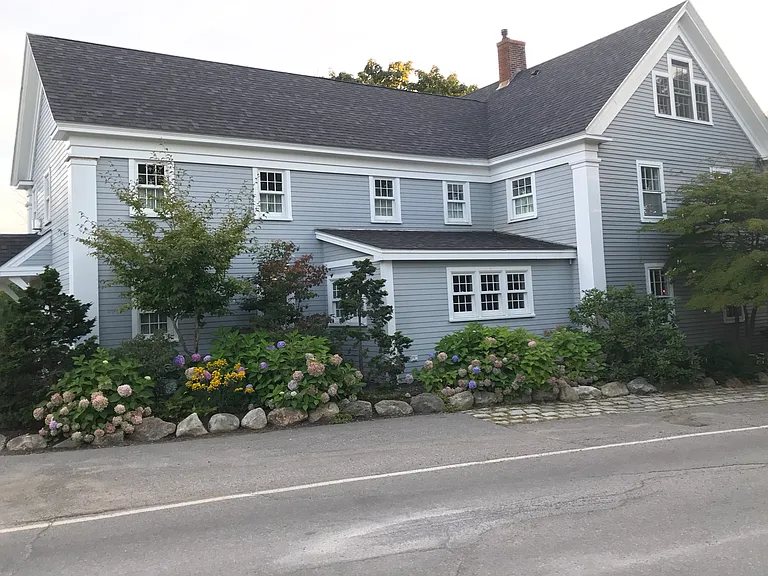 144 Russell Ave — Photo 15