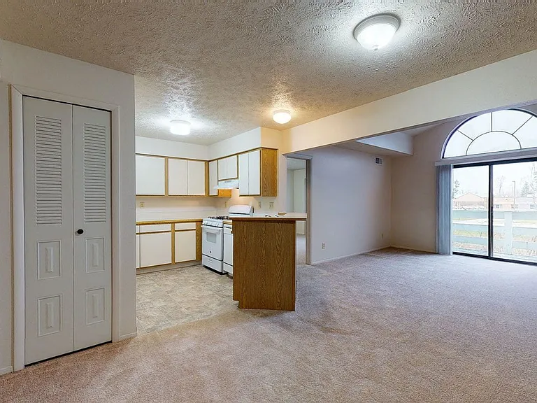 Pine Knoll Apartments — Photo 74