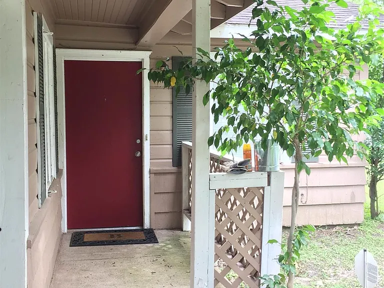 1510 Early Ln — Photo 2
