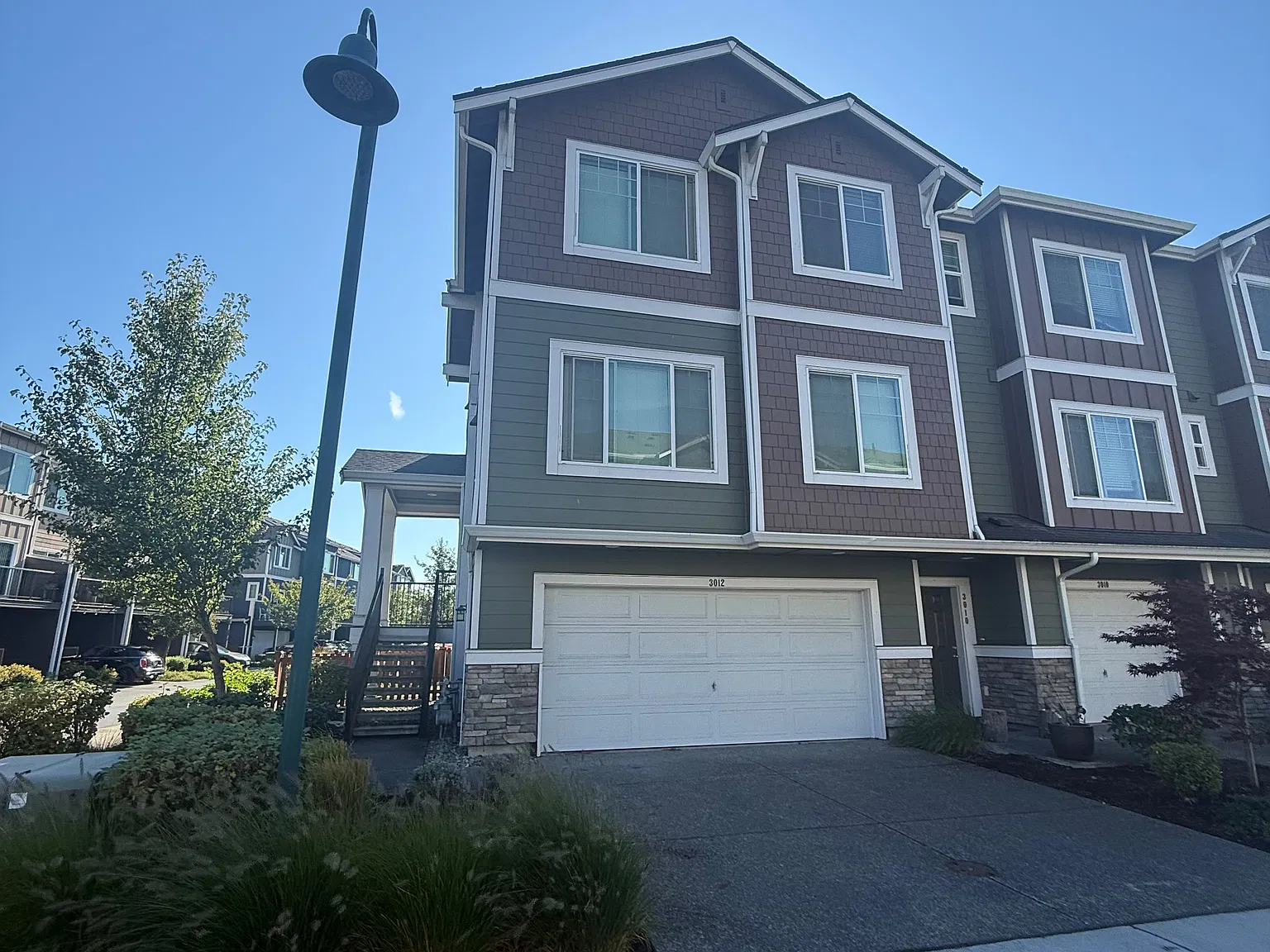 3012 34th Pl — Photo 3