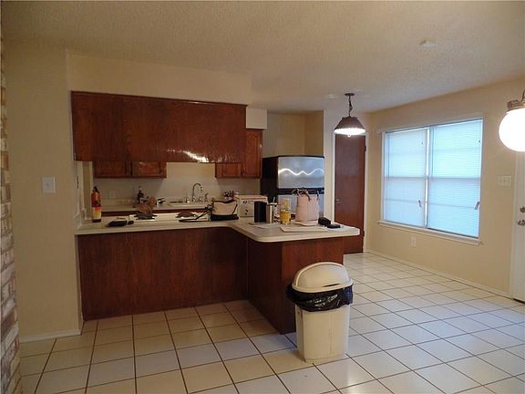 3rd image of 203 Royal Field Dr