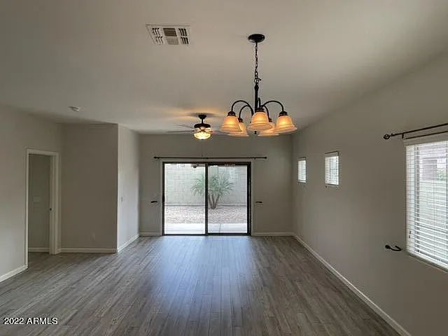 553 E San Carlos Way — Photo 2