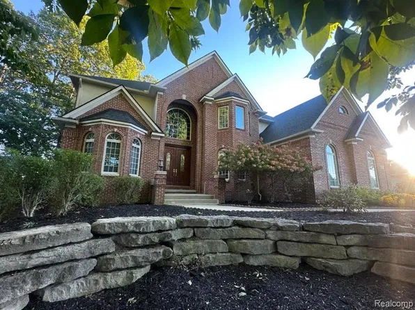 1715 Hamilton Dr, Bloomfield Hills, MI 48302