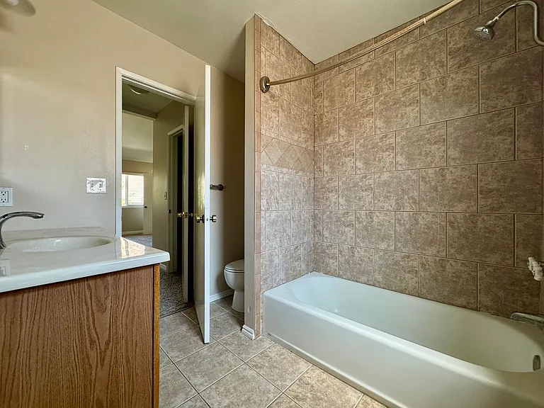 594 W Huntington Dr #C — Photo 14