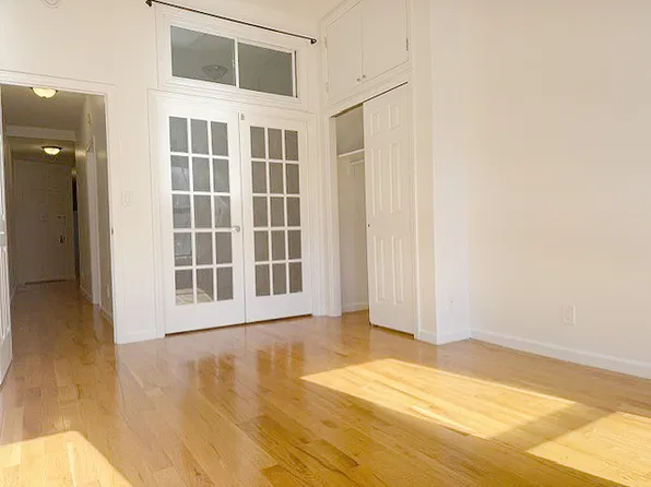 363 W 51st St APT 5E, New York, NY 10019