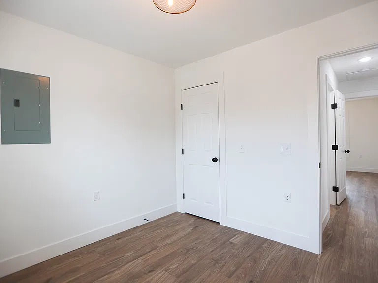 313 Douglas St — Photo 7