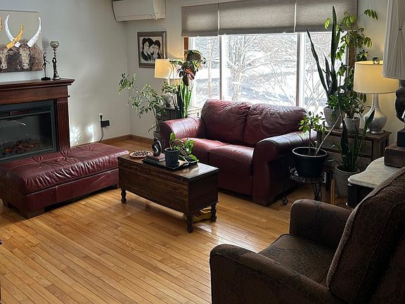 4th image of 208 Sawmill Road