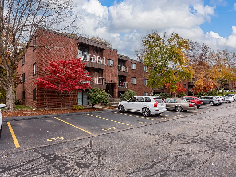 Ledgewood Court — Photo 8
