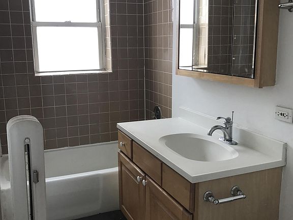 3rd image of 509 W Deming Pl