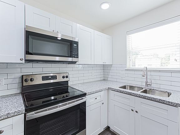 4th image of 2911 Rosewood St #2