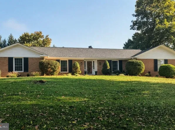104 Stuart Dr, Winchester, VA 22602