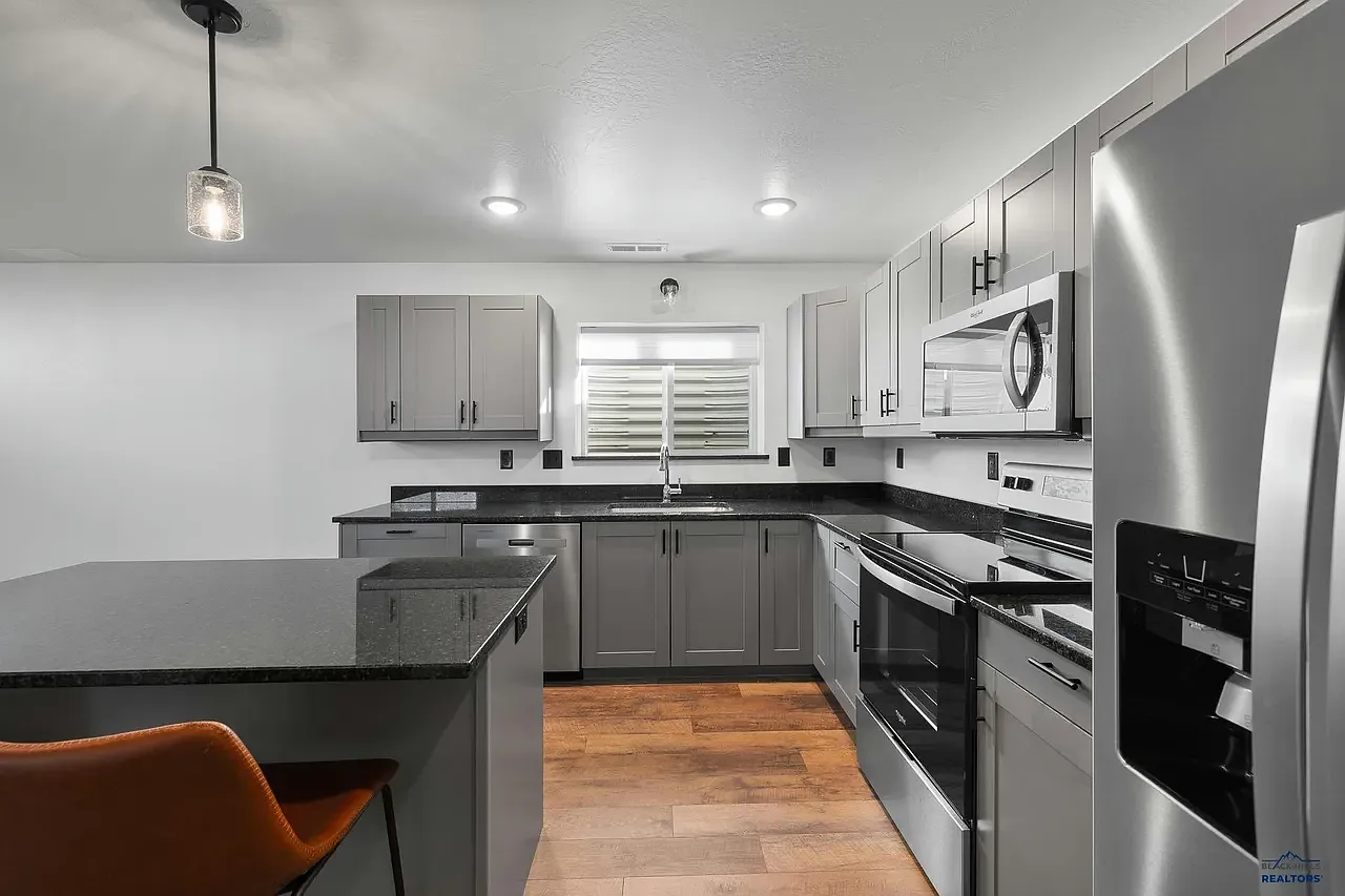 3 bed, 1244 sqft, $1,750 — Photo 4