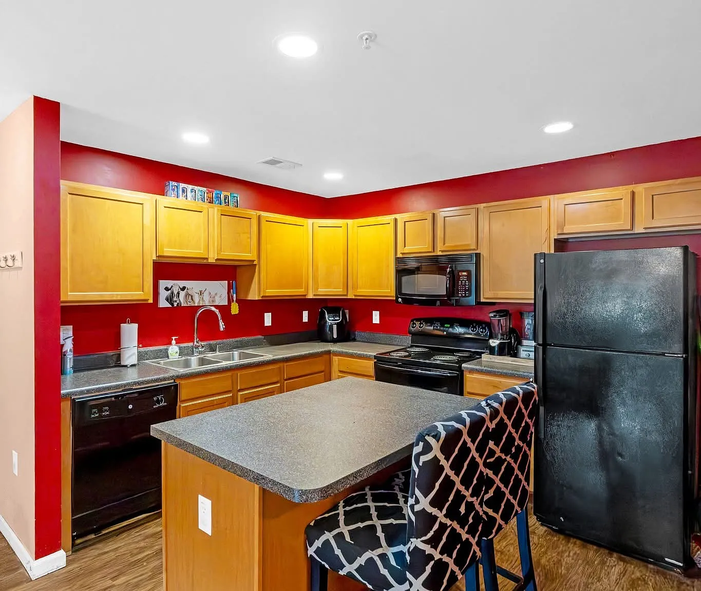 7102 W Friendly Ave — Photo 4