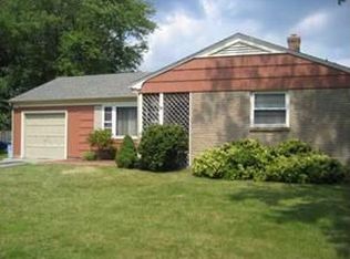 9 Robin Hood Dr, Riverside, RI 02915