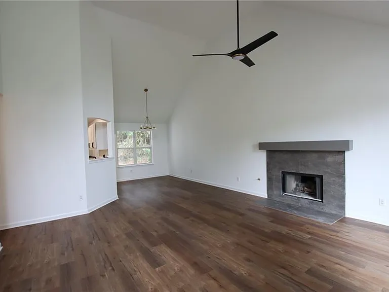 2256 Dresden Grn NW — Photo 2