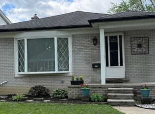 149 Elmsford Ave, Clawson, MI 48017