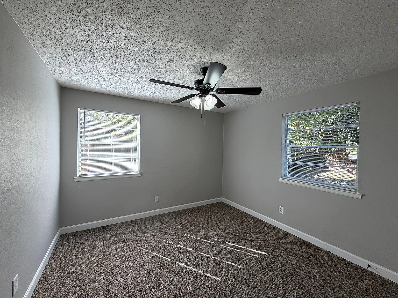 1369 Richmond Ave — Photo 2