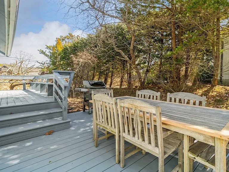 54 Hampton Ln — Photo 17