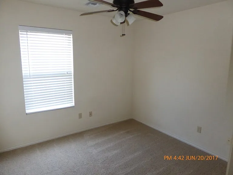 621 NW Granite Ave — Photo 11