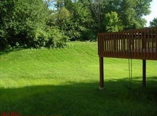 4444 Paddock Point Dr, Florissant, MO 63033