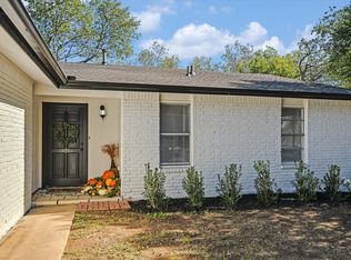 621 Buckskin Dr, Round Rock, TX 78681