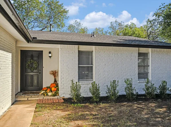 621 Buckskin Dr, Round Rock, TX 78681