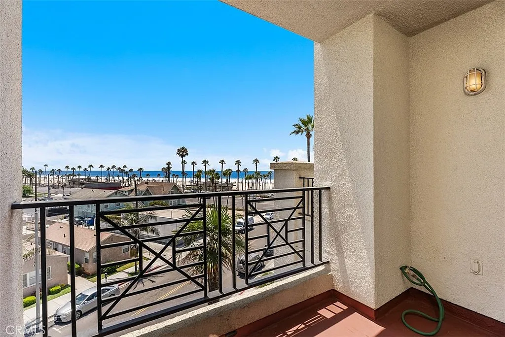 2 bed, 2.5 bath, 1233 sqft, $4,250 — Photo 1