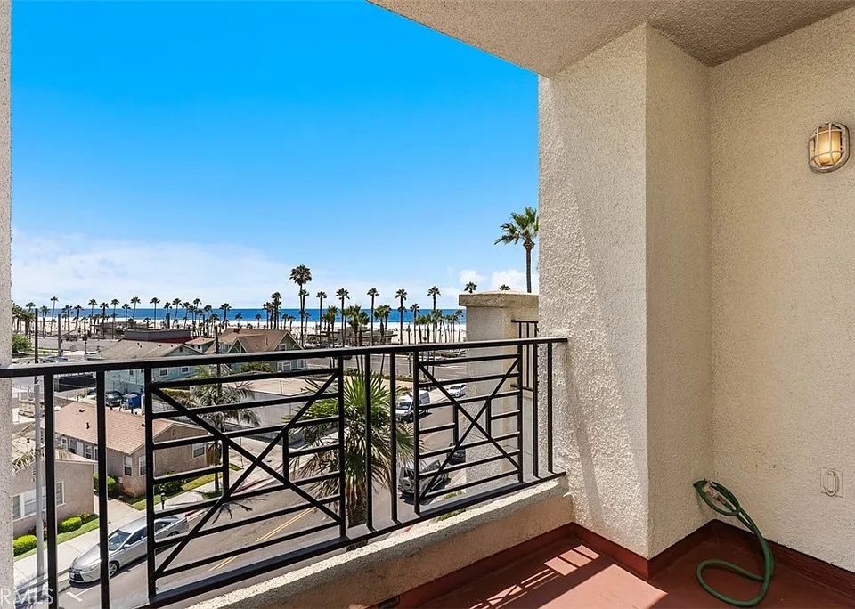 200 Pacific Coast Hwy #302