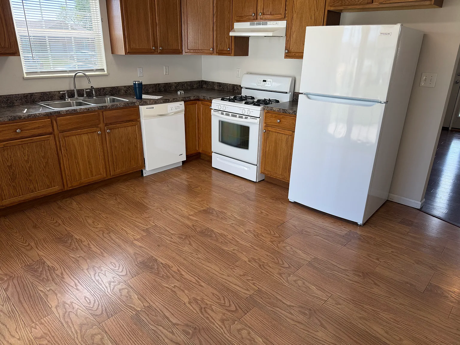 2 bed, 950 sqft, $1,200 — Photo 4