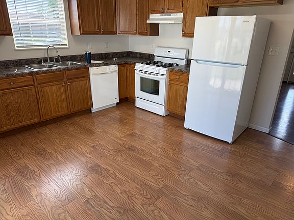 4th image of 12 Cole Ct