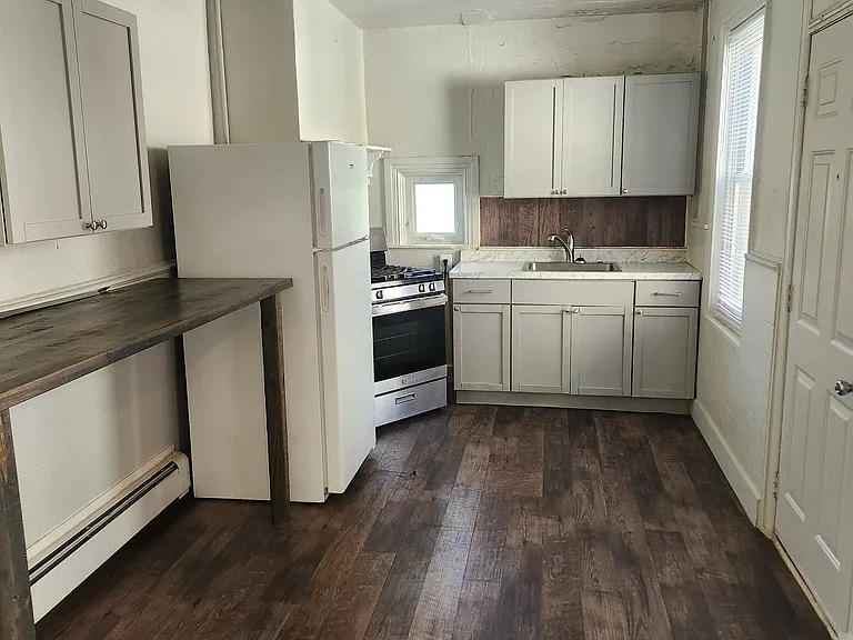 338 S Pershing Ave — Photo 15