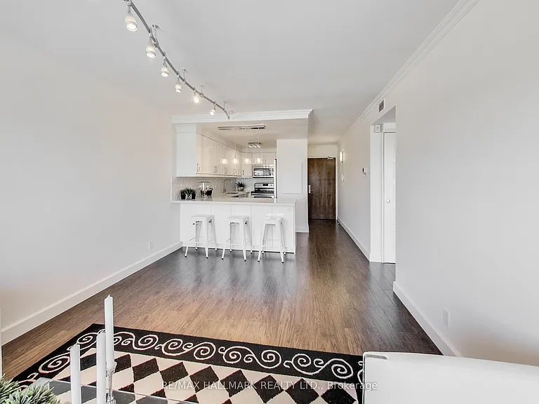 914 Yonge St #1509 — Photo 6