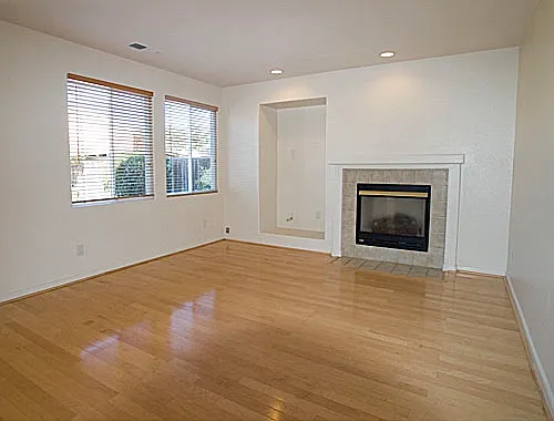 1805 Windsor St — Photo 3