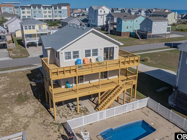 303 E 8th St, Kitty Hawk, NC 27959